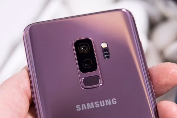 Theo phân tích, Samsung Galaxy S9 chỉ mất 0,7 giây để chụp được một tấm hình, tốc độ cực nhanh xứng đáng chiếm giữ vị trí đầu tiên.