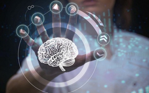 Nếu con người có thể kết nối với máy tính vào năm 2045, chúng ta có thể sử dụng công nghệ tương tự để tạo ra những con người nửa máy. Thực tế, thời gian tới Elon Musk đang có tham vọng việc kết nối não người với máy tính.