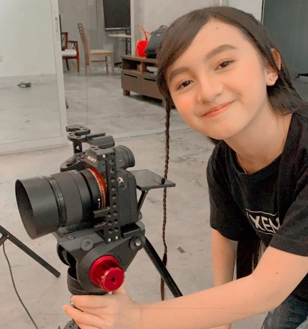 Đạt được những thành công nhất định từ khi tuổi còn rất nhỏ, Youtuber nhí cũng kiếm được bộn tiền từ kênh cá nhân của mình cũng như các hoạt động nghệ thuật khác.