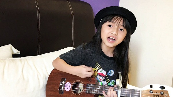 Làm vlog từ năm 2013, cô bé 12 tuổi người Malaysia - Alyssa Dezek hiện là một trong những Youtuber nhí thành công nhất thế giới.