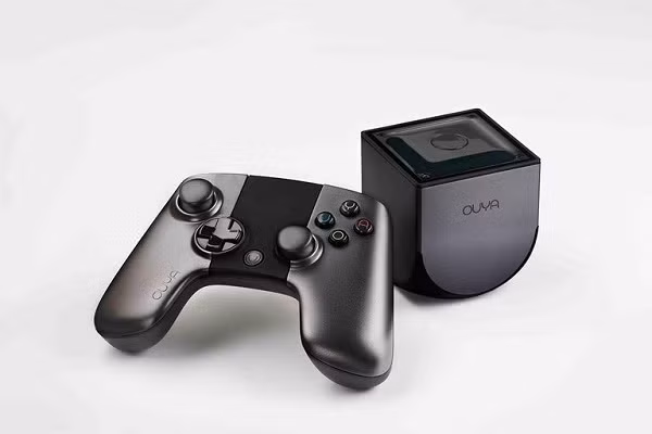 Năm 2013, Ouya từng nổi tiếng là dự án thành công nhất lịch sử sản phẩm từ nguồn quỹ Kickstarter với hàng triệu USD được người chơi đóng góp. Với giá chỉ 99 USD, nó khá dễ tiếp cận đến người chơi nhưng lại có thiết kế hạn chế và thiếu đi những game cơ bản.