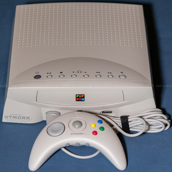 Việc sở hữu modem 14.4Kb đã đặt Pippin hơn một bậc về tính năng so với các sản phẩm khác trên thị trường. Tuy nhiên, Apple đã nhượng quyền thương mại sản phẩm này cho một công ty Nhật Bản có tên Bandai và không tập trung phát triển ở các thị trường tiềm năng hơn.