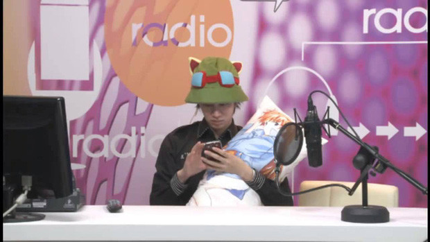 Nếu là người hâm mộ nam thần Lee Min Ho, hẳn các fan đều biết anh là fan cứng của tựa game Liên Minh Huyền Thoại. Người hâm mộ nhiều lần phát hiện vết bầm ở cổ tay phải của nam diễn viên do anh chơi game quá nhiều.