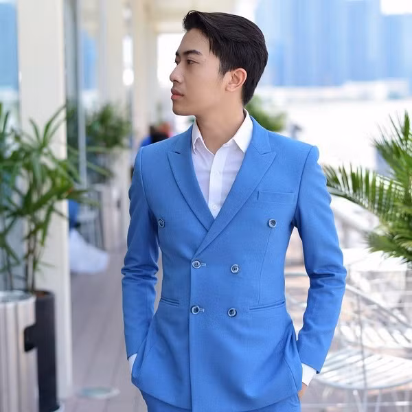 Sau đám cưới với hot girl Mai Quỳnh Anh, cái tên Cris Devil Gamer càng trở nên nổi tiếng hơn nữa. Thời điểm này, anh chính là một trong những Youtuber Việt đang tiến gần nhất tới nút Kim Cương của Youtube.