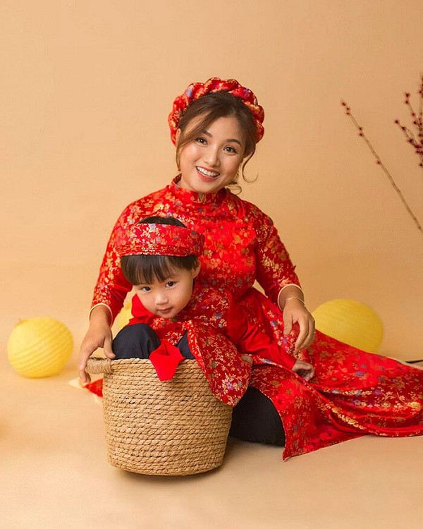 Quỳnh Trần JP cũng bật mí, có thể trong thời gian tới nội dung trên kênh YouTube của chị sẽ "chuyển hướng" sang lĩnh vực khác khi bé Sa, con trai chị lớn hơn. Thông tin này khiến những người hâm mộ hai mẹ con Quỳnh Trần không khỏi háo hức.