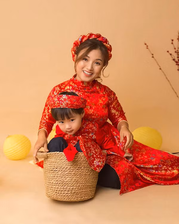 Quỳnh Trần JP cũng bật mí, có thể trong thời gian tới nội dung trên kênh YouTube của chị sẽ "chuyển hướng" sang lĩnh vực khác khi bé Sa, con trai chị lớn hơn. Thông tin này khiến những người hâm mộ hai mẹ con Quỳnh Trần không khỏi háo hức.