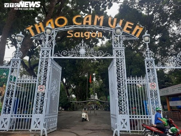 Theo ghi nhân của PV VTC News ngày 7/8, Thảo Cầm Viên (Quận 1) vẫn mở cửa nhưng lượng khách tới đây rất thưa thớt.
