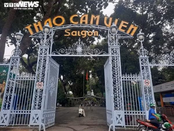 Theo ghi nhân của PV VTC News ngày 7/8, Thảo Cầm Viên (Quận 1) vẫn mở cửa nhưng lượng khách tới đây rất thưa thớt.