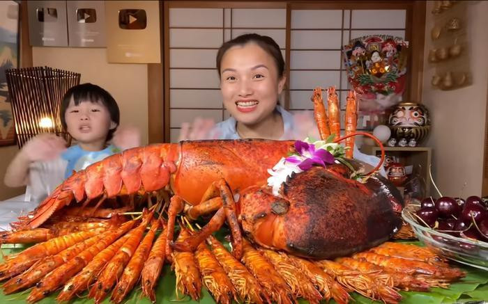 Lập kênh từ tháng 11/2017 và nổi lên sau những đoạn clip review ốc vòi voi, ăn nồi lẩu Thái đón siêu bão… đến nay, kênh Quynh Tran JP &amp; Family - Cuộc sống ở Nhật đã đạt hơn 3,34 triệu lượt đăng ký và chính thức cán mốc 1 tỷ lượt xem toàn kênh vào đầu tháng 8 vừa qua.