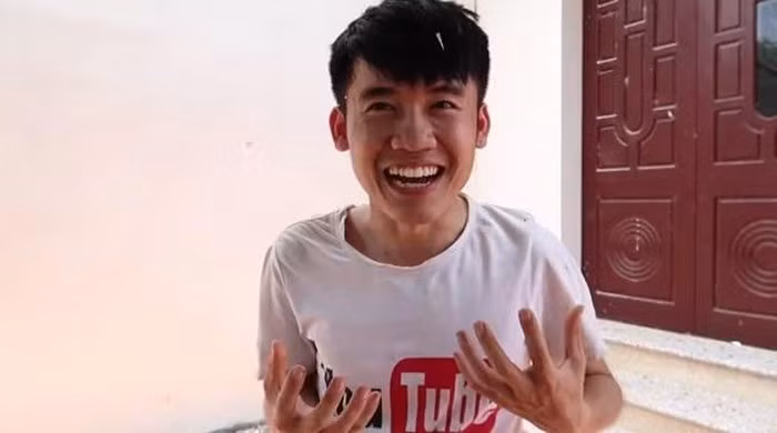 Hiện tại, con trai Bà Tân sở hữu kênh Hưng Vlog với 1,89 triệu người đăng ký, Hưng Troll với 584.000 người đăng ký, và Hưng Gamer với 186.000 người đăng ký.