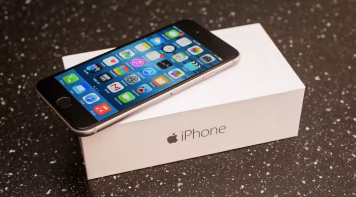 Thời điểm đó, Táo khuyết khẳng định những trường hợp iPhone 6 Plus bị cong là "rất hiếm" dù không phủ nhận độ mỏng manh trên màn hình thiết bị này. Ở những lô hàng sau, Apple được cho là đã âm thầm gia cố thêm khung máy iPhone 6 Plus ở những điểm yếu.