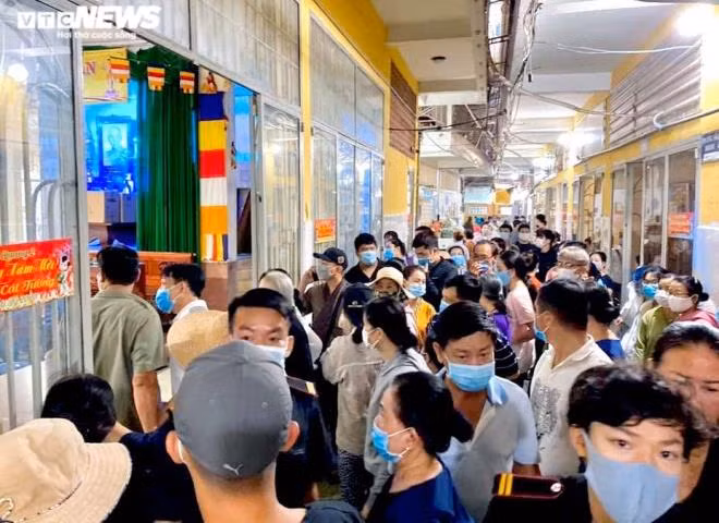 TP.HCM: Chua Ky Quang 2 go di anh, chat tro cot cua nguoi da khuat vao xo?-Hinh-3