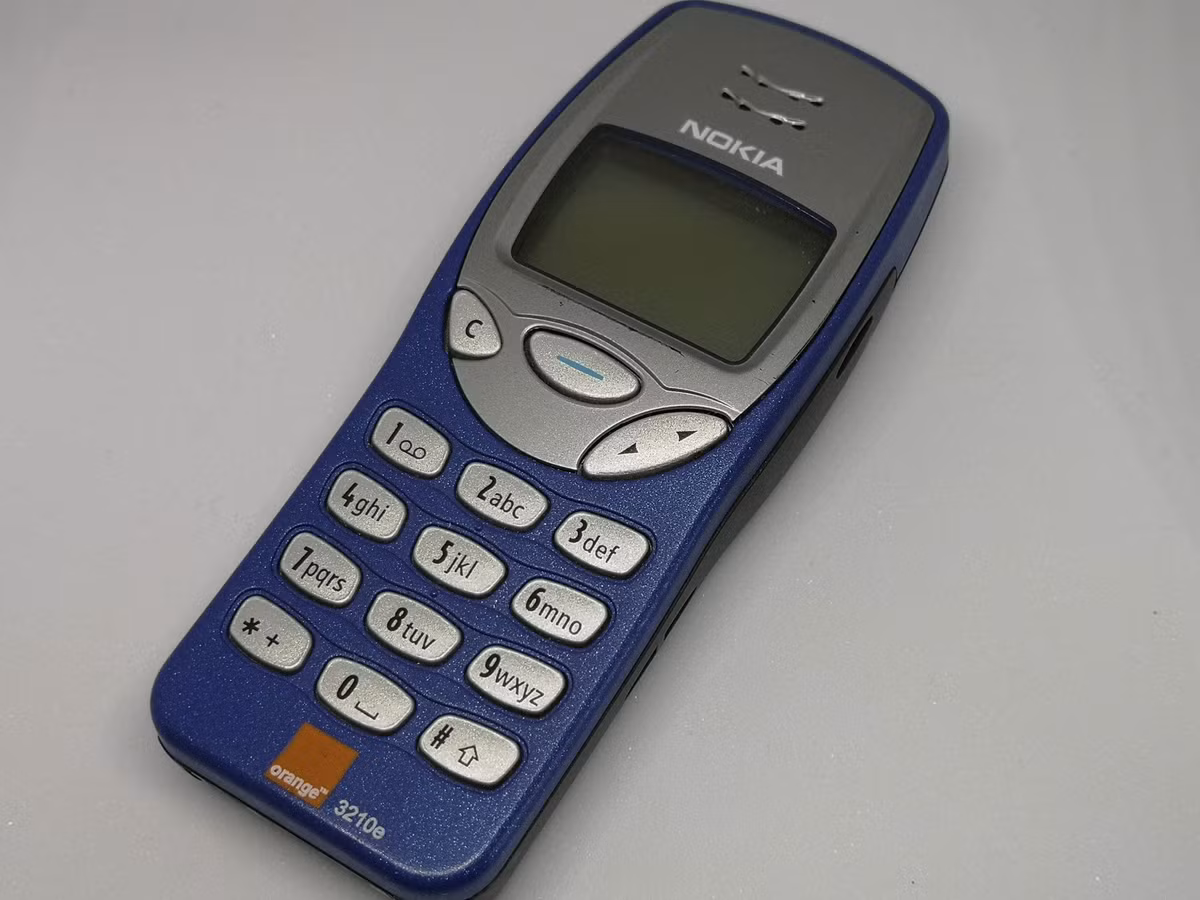 Nokia 3210 thực sự là một "huyền thoại", khi doanh số bán ra lên tới trên dưới 160 triệu chiếc kể từ khi ra mắt vào năm 1999.