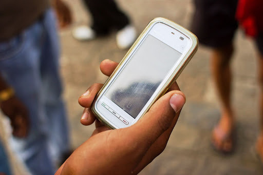 Thiết bị có màn hình cảm ứng, chạy hệ điều hành Symbian và có thể nghe nhạc, giải trí đa phương tiện, kết nối 3G để tải game, video, nhạc, chủ đề...trên cửa hàng Nokia Music Store.