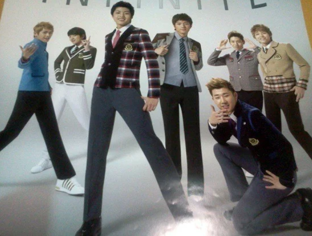 Đây có lẽ là một trong những sự cố Photoshop khiến sao Hàn nổi tiếng ngượng đỏ mặt. Chân của các anh chàng nhóm INFINITE có thể rất dài, nhưng cũng chẳng đến mức dài một cách kỳ dị như thế này.