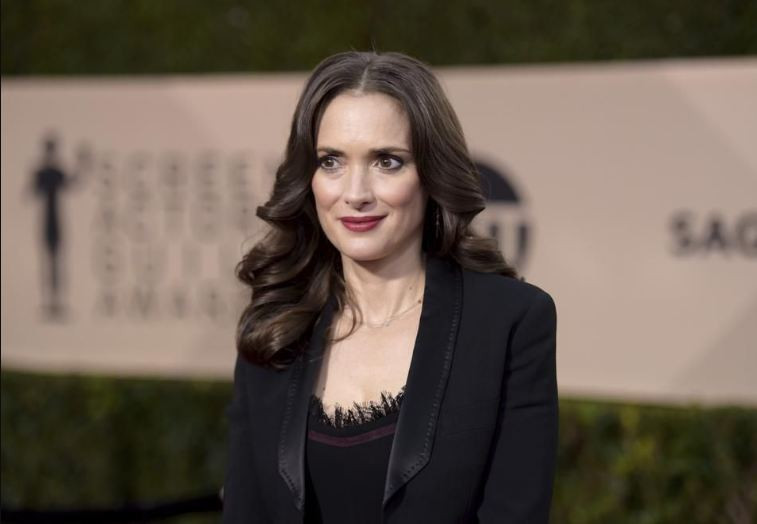 Winona Ryder từng khẳng định trên báo chí rằng cô không bao giờ sử dụng Internet hay máy tính. Ngôi sao của series ''Stranger Things'' thậm chí không có cả tài khoản cá nhân và chỉ dùng điện thoại Black Berry để đọc email cá nhân hàng ngày.