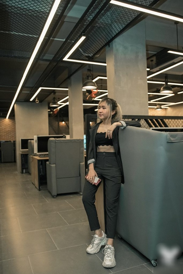 Nhắc đến những nữ streamer thế hệ đầu thành công nhất, không thể bỏ qua cô nàng Uyên Pu. Xinh đẹp, chơi game giỏi, nữ streamer Uyên Pu còn rất ''mát tay'' trong lĩnh vực kinh doanh.