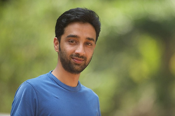 Mithun là nhiếp ảnh gia động vật hoang dã ở Ấn Độ, dành tình yêu đặc biệt cho những loài động vật tự nhiên thuộc họ mèo, đặc biệt là báo đốm. Gần đây anh chia sẻ trên trang nhiếp ảnh hình ảnh mới có tên "Cặp đôi vĩnh cửu" mà anh tâm đắc nhất từ trước đến nay và nhanh chóng được cộng đồng mạng chú ý.