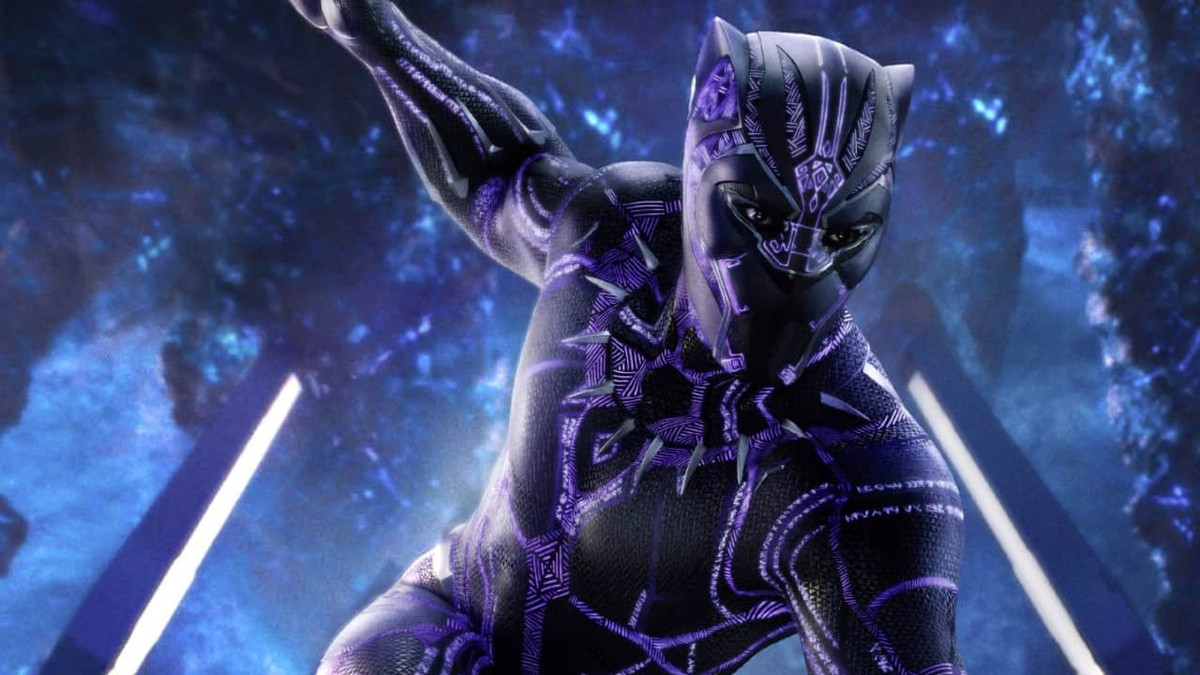 Một trong những món đồ tạo nên sức mạnh tuyệt vời cho báo đen Black Panther không thể không kể đến bộ giáp Panther Habit. Trang phục đăc biệt của vị vua T’Challa có bộ giáp chiến đấu độc đáo, được làm từ chất liệu Vibranium giống như khiên của Captain America.