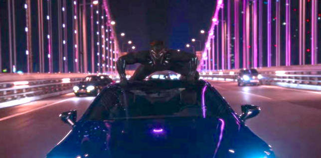 Công nghệ Wakanda đã phát triển đến mức, trong phòng thí nghiệm của Shuri có cả hệ thống mô phỏng lái xe và phi thuyền từ xa. Dù cách nửa vòng Trái Đất, nhưng chỉ cần gắn thiết bị đặc biệt có tên Hạt Kimoyo lên chiếc xe bất kỳ là cô có thể điều khiển chúng từ Wakanda.