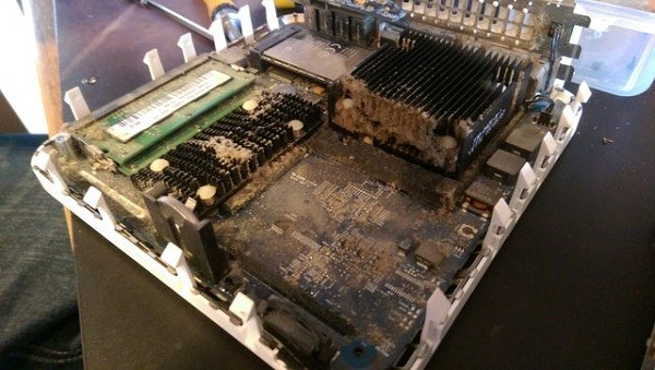 Máy tính Mac phiên bản bên ngoài lung linh nhưng bên trong đầy bất ngờ.