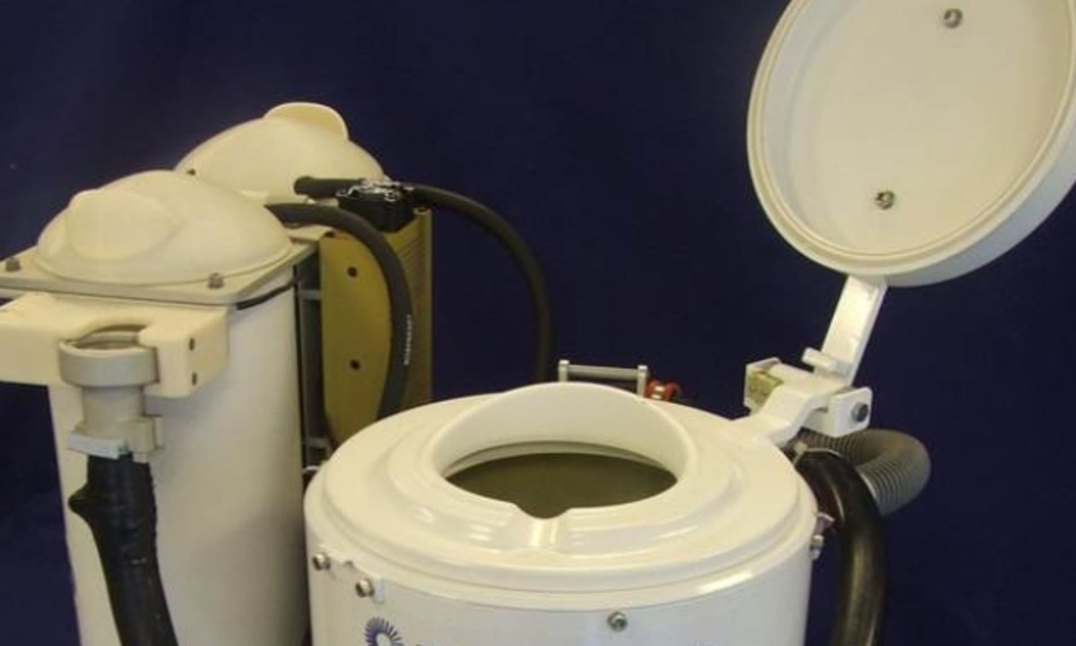 Sau đó, chất thải được tái chế trong khoảng thời gian 8 ngày và khoảng 80 đến 85% trong số đó có thể tái sử dụng. Chất thải không thể tái chế sẽ được đóng gói cẩn thận và thải vào vũ trụ sau đó.