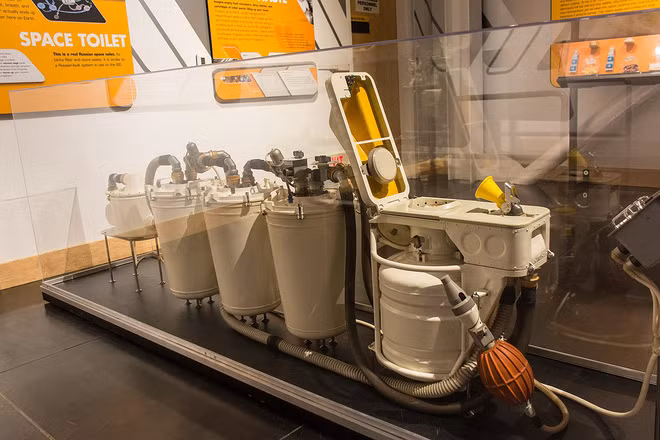 Đại diện NASA cho hay, đã thử nghiệm hoạt động của toilet mới trong môi trường được thiết kế để mô phỏng trạm vũ trụ. ''Điểm mấu chốt trong việc thiết kế toilet là làm sao để tối ưu hóa khối lượng và mức năng lượng tiêu thụ. Đây là những thành phần rất quan trọng khi thiết kế tàu vũ trụ'', ông chia sẻ.