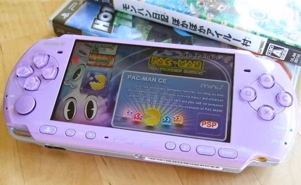 Màn hình to, cấu hình khỏe, chơi được nhiều game hay, nhưng đi kèm với đó là nhược điểm thời lượng pin khá ngắn.