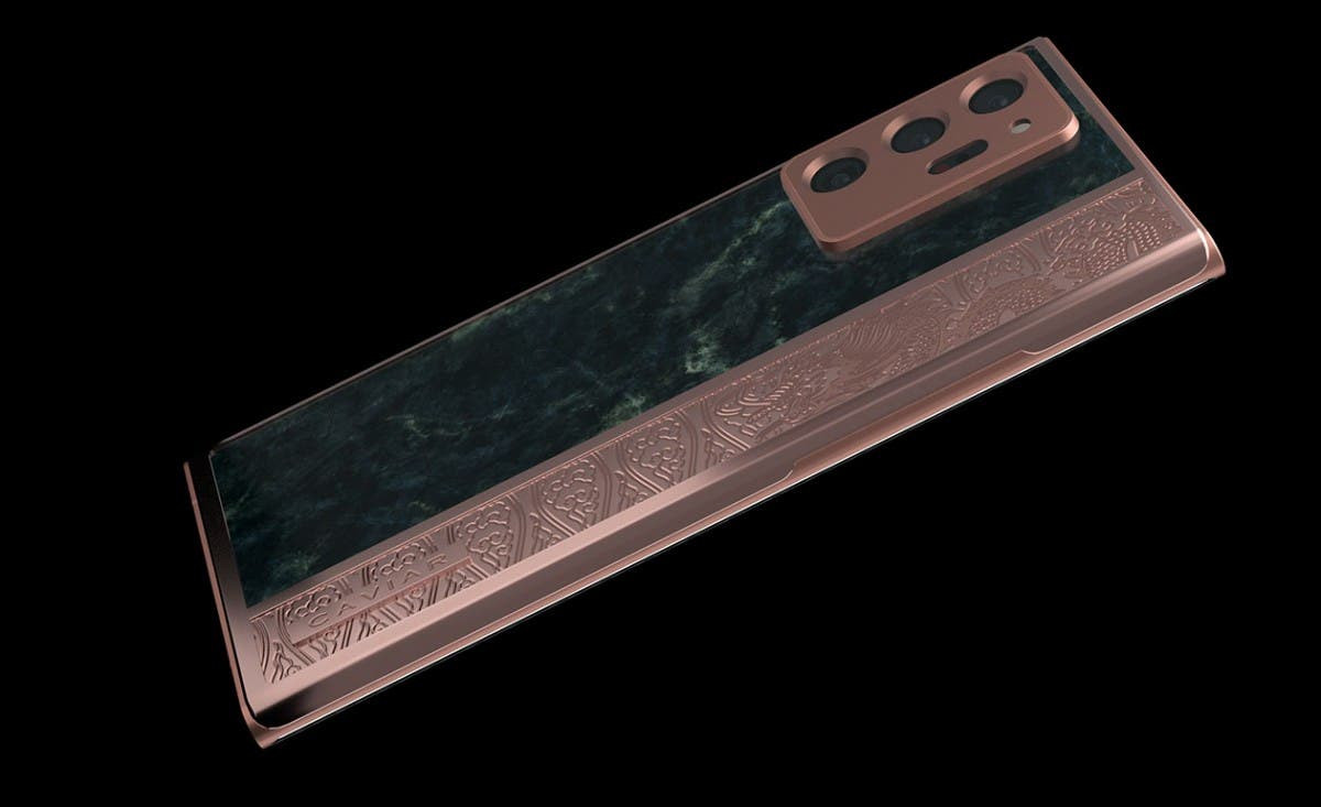 Thông số kỹ thuật cũng được giữ nguyên theo phiên bản gốc, máy đi kèm hộp đựng da và phụ kiện sang chảnh. Caviar sẽ vận chuyển miễn phí sản phẩm này đến bất kỳ đâu trên thế giới.