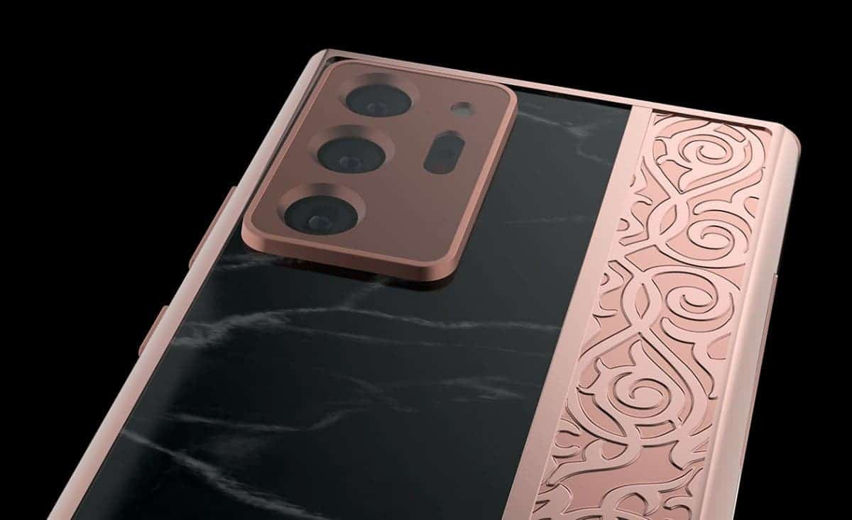 Nhưng địa danh nổi tiếng được liệt kê ở đây bao gồm Nhà thờ St. Basils ở Nga, Hagia Sophia ở Thổ Nhĩ Kỳ, đền Parthenon ở Hy Lạp và Tử Cấm Thành ở Trung Quốc.