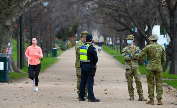 Australia trai qua ngay chet choc nhat vi COVID-19