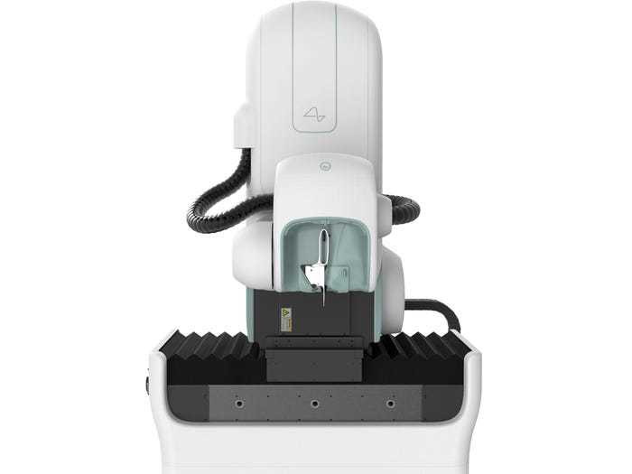 Đầu giữ và dẫn hướng cho kim đưa chip vào hộp sọ.