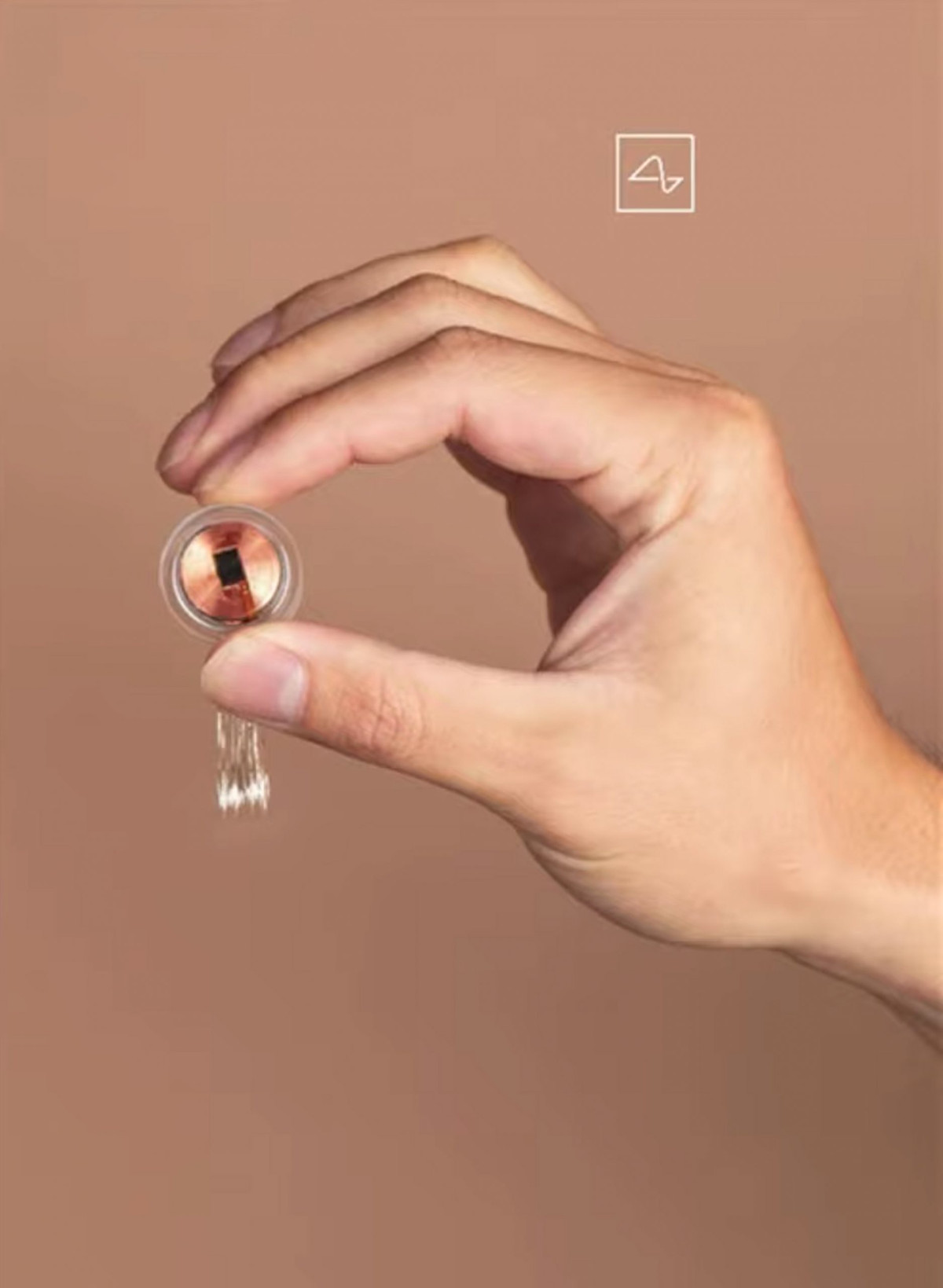 Nhờ con chip này, con người có thể điều khiến công nghệ bằng trí óc dễ dàng.