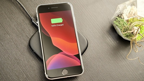 Chia sẻ của leaker MauriQHD không bao gồm những tiết lộ về cấu hình, tuy nhiên chỉ riêng mức giá bị "rò rỉ" đã khiến rất nhiều người phấn khích.