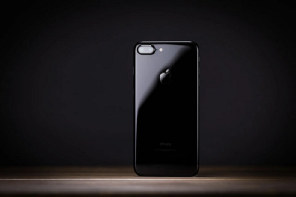 Đầu tháng 7 vừa qua, MauriQHD cũng từng cho biết rằng phiên bản iPhone SE Plus 2020 và iPhone SE 3 được trang bị chip A13 Bionic rất có thể sẽ được ra mắt vào cuối năm nay hoặc đầu năm 2021.