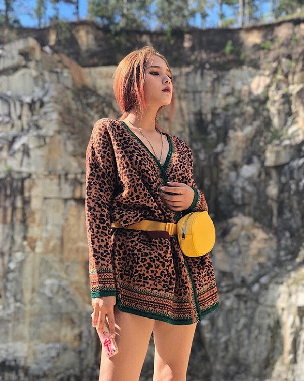 So kè độ hot với bạn gái các game thủ Việt khác, Xoài Non không hề kém cạnh khi sở hữu lượng theo dõi khá khủng trên Instagram với gần 628.000 follow và 272.000 lượt theo dõi trên Facebook cá nhân.