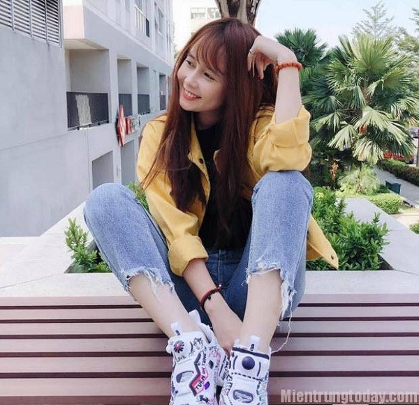 Bà xã của Cris Phan sở hữu lượng người theo dõi khá lớn ở trên cả fanpage lẫn Facebook cá nhân, lần lượt là 485.000 và gần 762.000 người theo dõi, hot chẳng kém nam streamer.