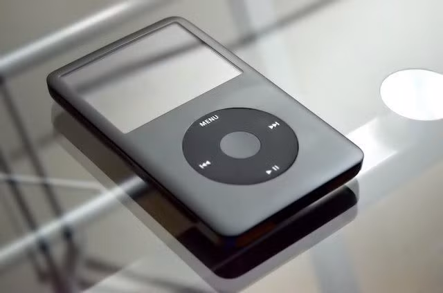 Shayer mô tả, các kỹ sư này muốn thêm một số phần cứng tùy chỉnh vào iPod và ghi dữ liệu từ phần cứng tùy chỉnh này vào đĩa của iPod theo cách không dễ bị phát hiện. Nhưng nó vẫn phải trông và hoạt động như một chiếc iPod bình thường.