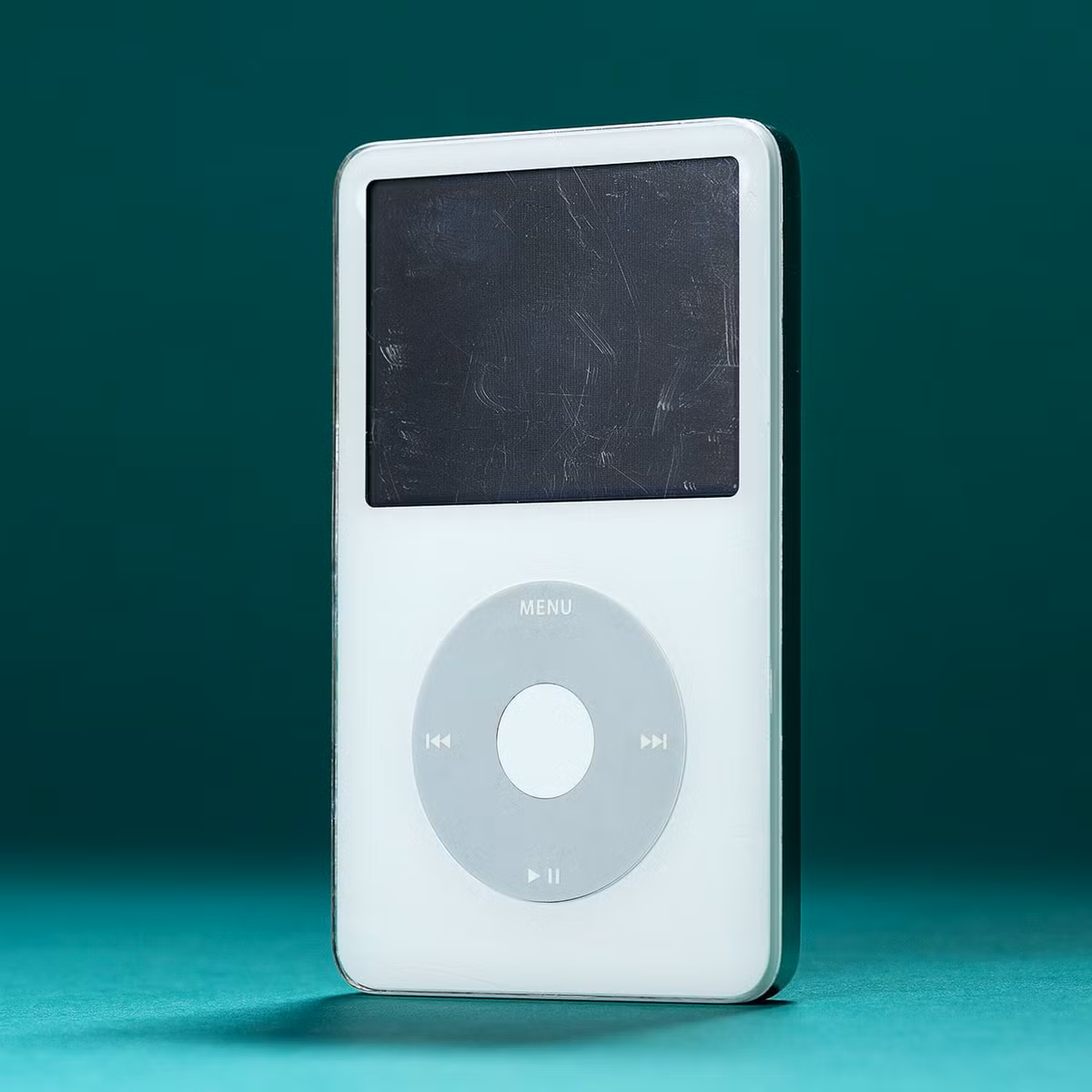 ''Giám đốc iPod Software - sếp của sếp tôi - đột ngột bước vào và đóng cửa phòng lại sau lưng. Ông ấy giao nhiệm vụ đặc biệt cho tôi, nhiệm vụ mà ngay cả cấp trên của tôi cũng không biết: hỗ trợ hai kỹ sư thuộc Bộ Năng lượng Mỹ phát triển một mẫu iPod đặc biệt''.