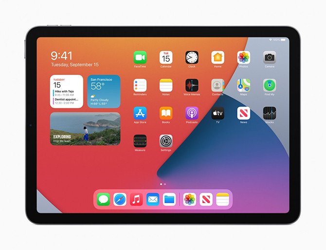 Máy sở hữu màn hình Liquid Retina thấp hơn iPad Pro và cũng không có tần số quét cao 120 Hz như bản tiền nhiệm, độ phân giải 2360 x 1640 pixel, hỗ trợ True Tone, chống lóa.