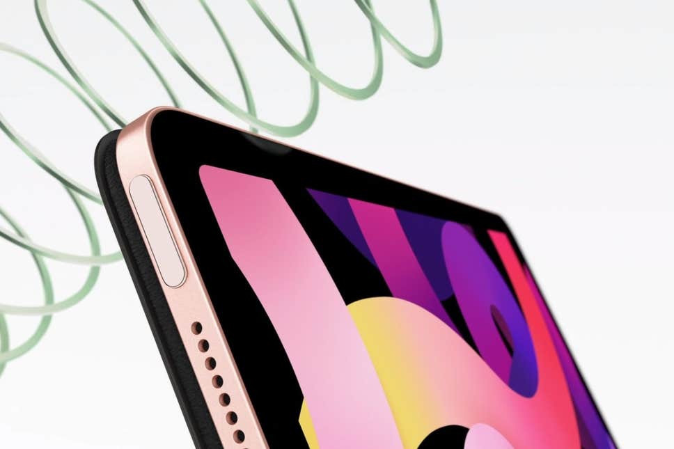 Tuy nhiên, sản phẩm hỗ trợ bút Apple Pencil thế hệ hai - cập nhật lớn so với phiên bản trước đó. Bút cũng dùng cơ chế hút nam châm và sạc không dây trực tiếp như iPad Pro.