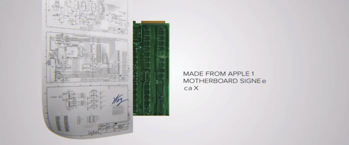 Chi tiết quý hiếm này được mua từ một nhà sưu tầm, sau đó được tháo rời trong xưởng thiết kế của Caviar và gắn lên bản độ.