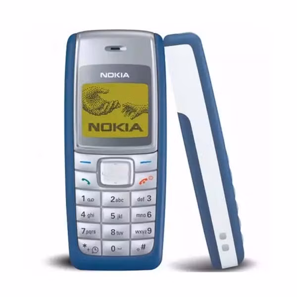 Chiếc điện thoại cục gạch huyền thoại của Nokia sở hữu viên pin mang đến thời lượng đàm thoại lên tới 5 giờ và các tính năng hấp dẫn ở thời điểm ra mắt như chặn cuộc gọi, đồng hồ báo thức…
