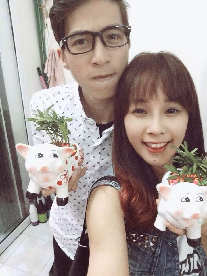 Mọi chuyện tưởng chừng êm đẹp cho đến năm 2015, ViruSs bất ngờ tố Linh Boo thay lòng đổi dạ. Thậm chí, cô nàng còn ''cắm sừng'' anh khi qua lại với một số người nổi tiếng khác.