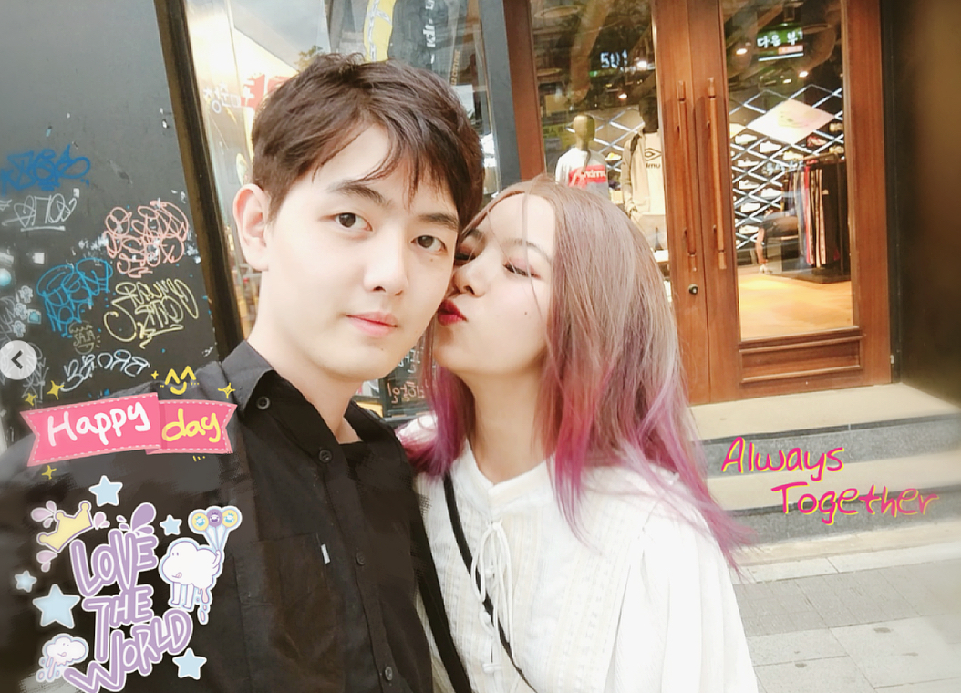 MisThy từng có có một "tình bạn" đẹp đẽ với một nữ game thủ khác là Ohsusu, có biệt danh là Bắp. Trong thời gian này, người hâm mộ LMHT và fan của MisThy bất ngờ đồng loạt đăng tải những chứng cứ, status tố cáo về việc cô bạn thân Ohsusu "cắm sừng" MisThy, thậm chí bản thân MisThy cũng đã lên tiếng về vụ việc này.