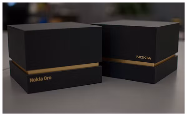 Tháng 11/2011, Nokia ra mắt mẫu điện thoại Nokia Oro, là phiên bản "sang chảnh" của model Nokia C7 với thiết kế và cấu hình không có nhiều khác biệt. Tuy nhiên điều tạo nên đẳng cấp cho điện thoại này là vật liệu quý làm nên nó.