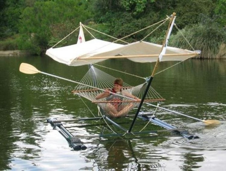 Thuyền võng giúp bạn vẫn thỏa mãn đam mê chèo thuyền mà lại có thể nằm thảnh thơi nghỉ ngơi bất kỳ lúc nào.