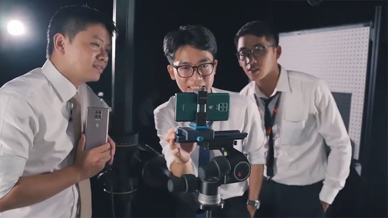 Sau bao ngày chờ đợi, mới đây trên trang chính thức của Vsmart đã đăng tải những hình ảnh đầu tiên về chiếc Vsmart Aris Pro 5G thông qua đoạn video ngắn.