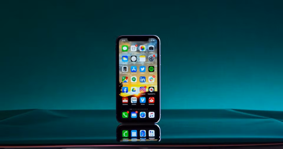 Cách gọi tên theo tin đồn trước đó - iPhone 12, 12 Plus, 12 Pro và 12 Pro Max, khiến nhiều người bị rối bởi iPhone 12 Plus và iPhone 12 Pro có cùng màn hình 6,1 inch, nhưng thông số khác nhau.