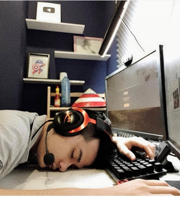 Win.D có lẽ không còn xa lạ trong làng PlayerUnknown's Battleground Việt, góc gaming gear của nam streamer này cũng không phải dạng vừa với tổng giá trị lên tới 70 triệu đồng. Dù có cấu hình không quá khủng nhưng dàn PC vẫn dư sức cân mọi game.